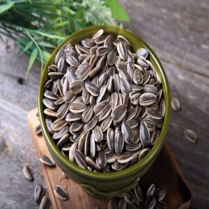 High Quality Bulk Sunflower Seeds Wholesale, Natural Raw Sunflower Seeds For Bird Feed And Oil, Factory Price Online